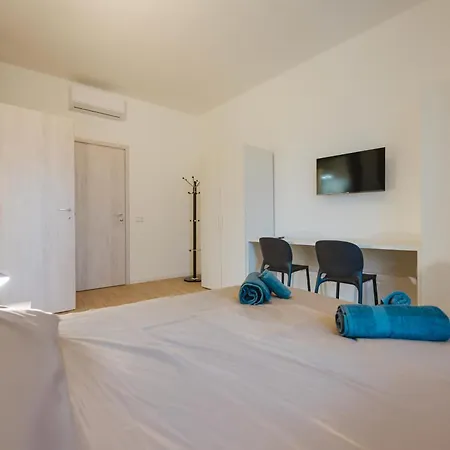 Elegante Stanza 3 Bagno Privato Presso Stazione Vendégház